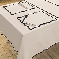 Pöytäliina puuvillaa - Yrsa (vaalea beige)