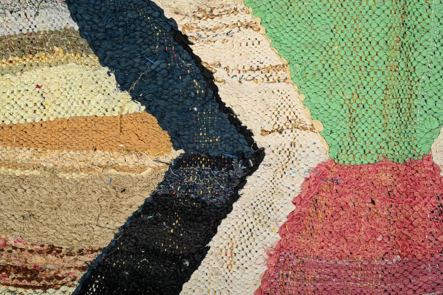 Marokkolainen Kilim matto Boucherouite 135 x 215 cm