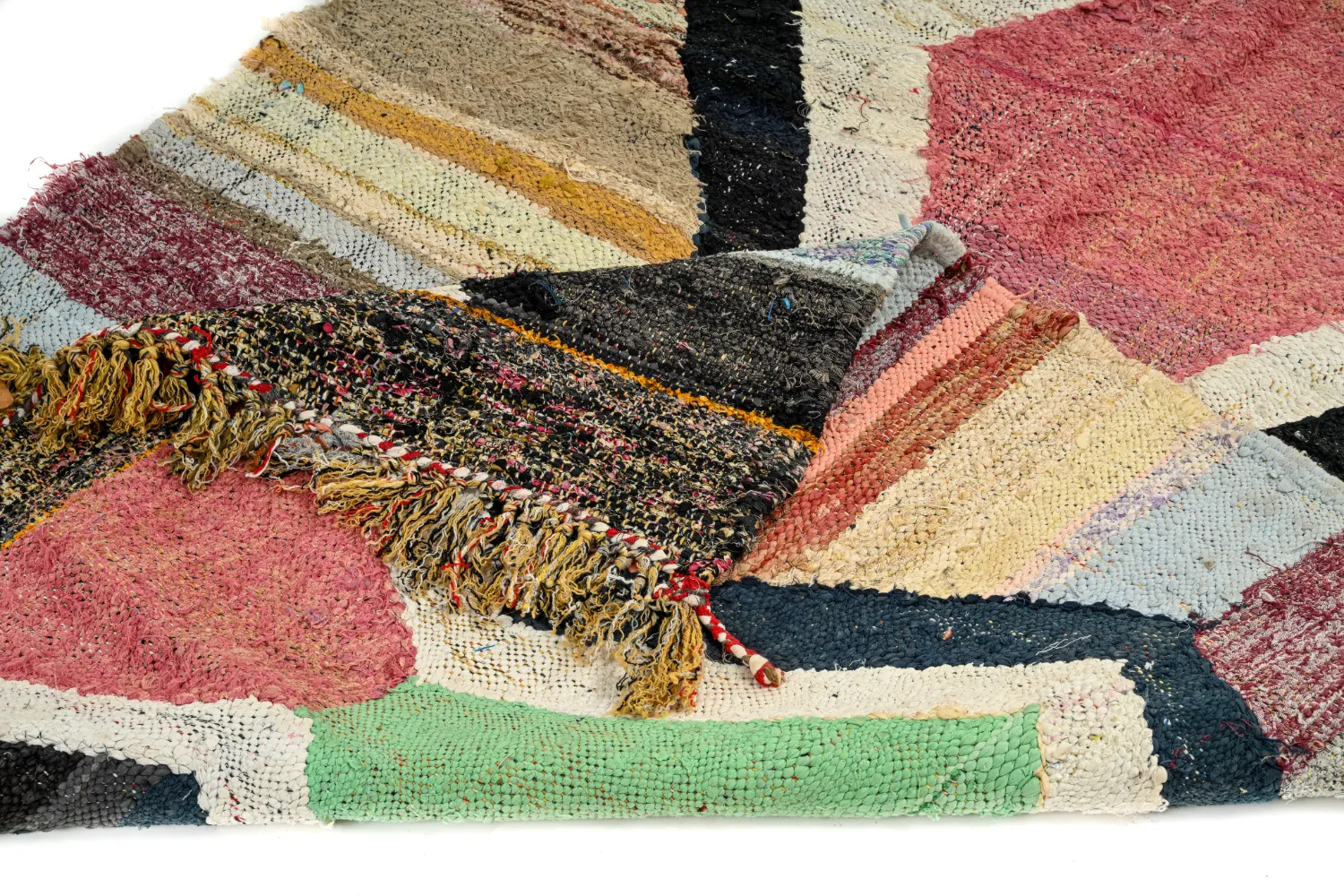 Marokkolainen Kilim matto Boucherouite 135 x 215 cm