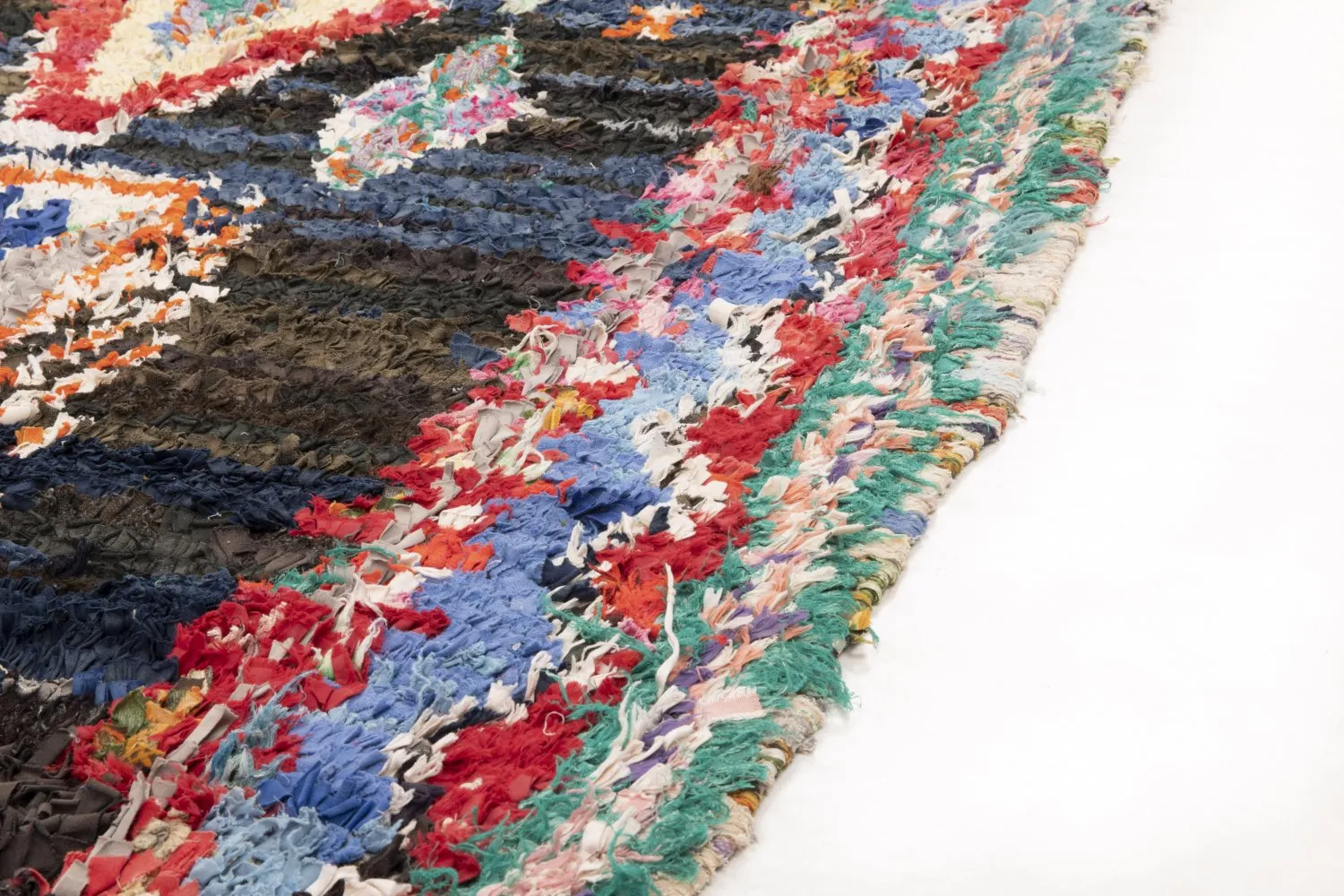 Marokkolainen Kilim matto Boucherouite 235 x 120 cm