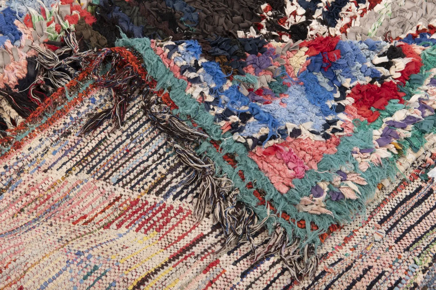 Marokkolainen Kilim matto Boucherouite 235 x 120 cm