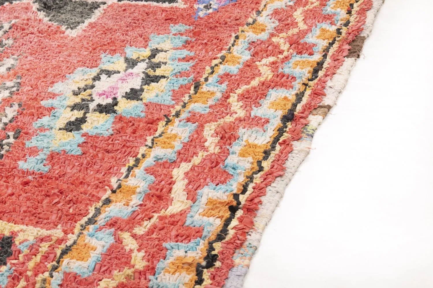 Marokkolainen Kilim matto Boucherouite 275 x 130 cm