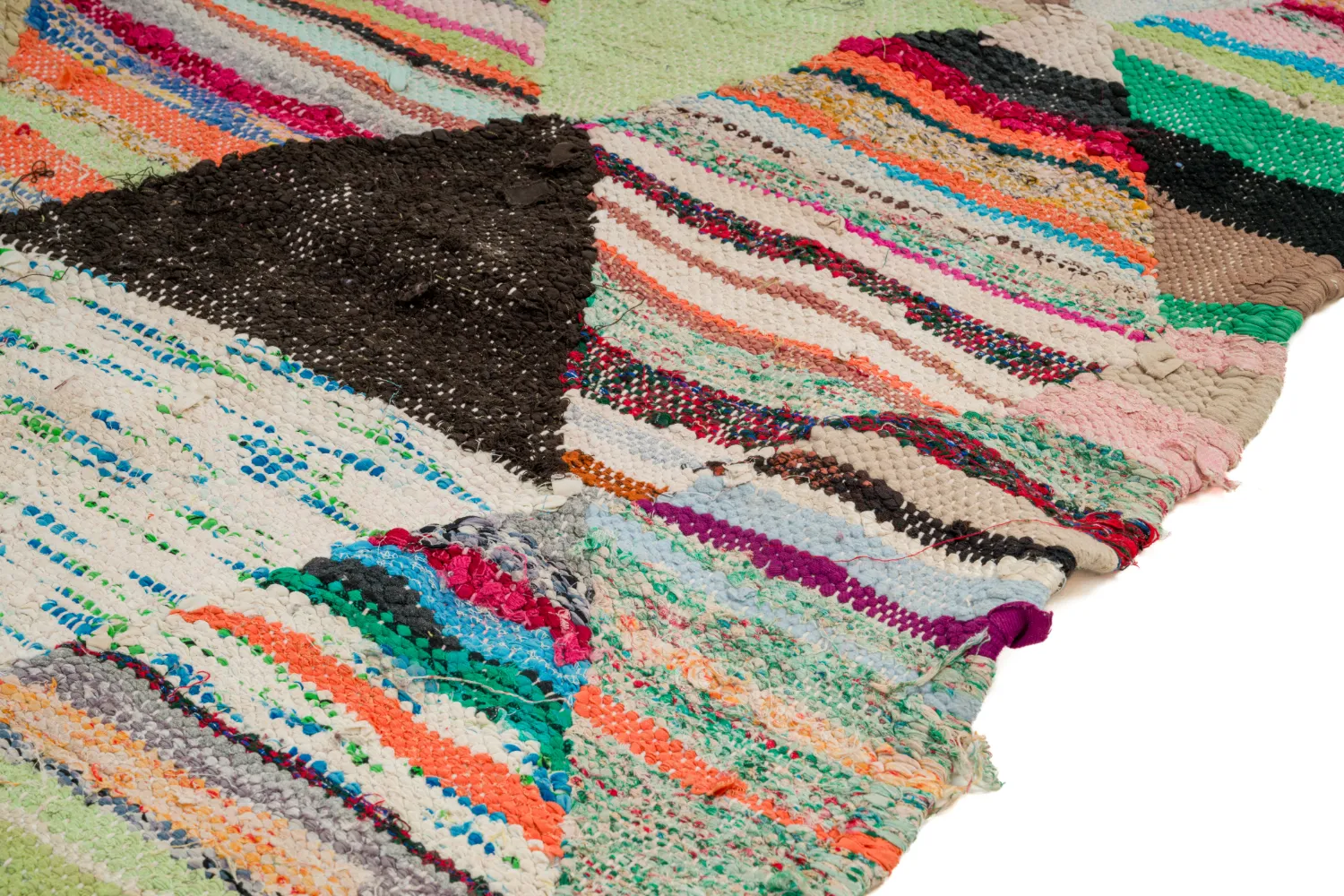 Marokkolainen Kilim matto Boucherouite 140 x 250 cm