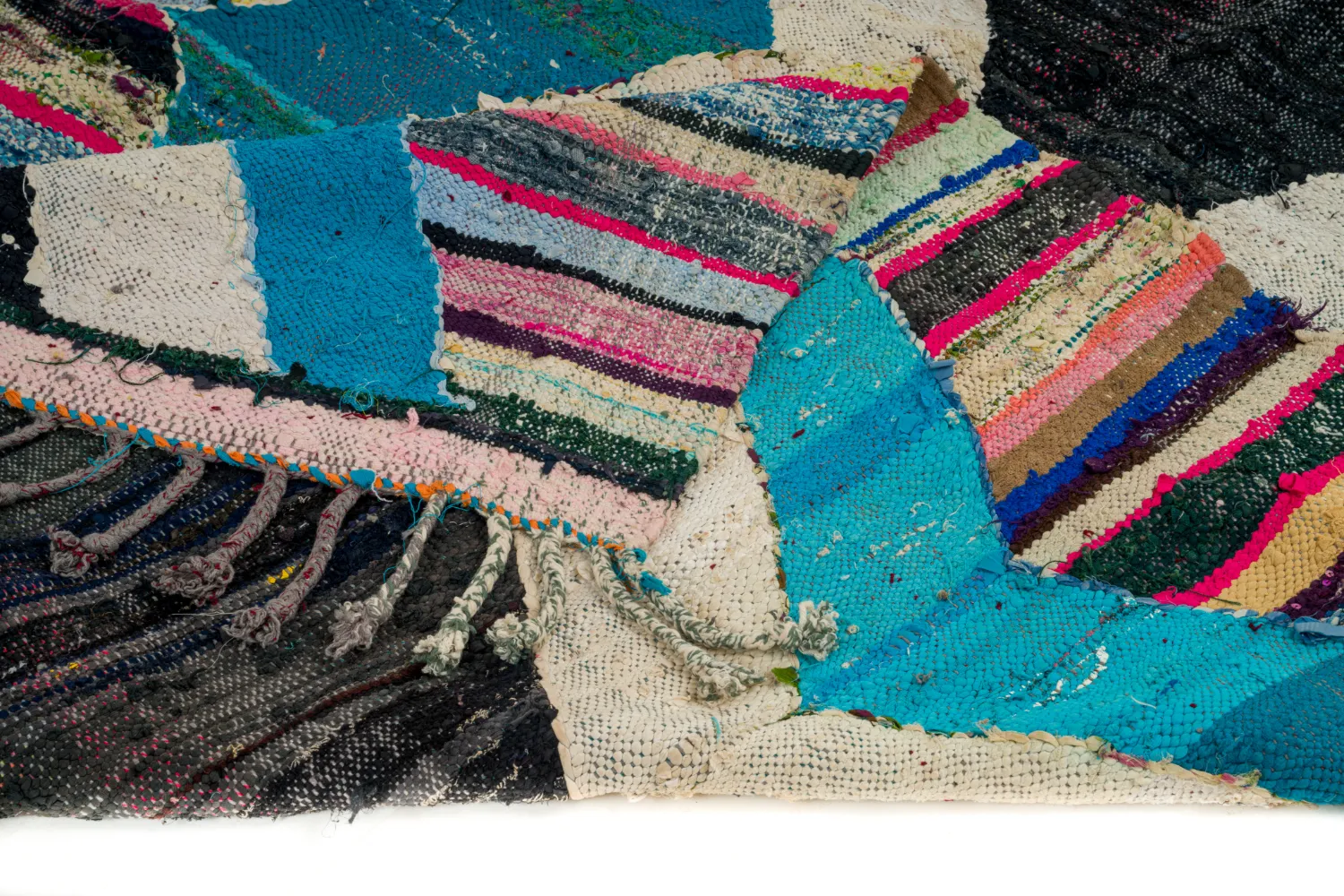 Marokkolainen Kilim matto Boucherouite 140 x 255 cm