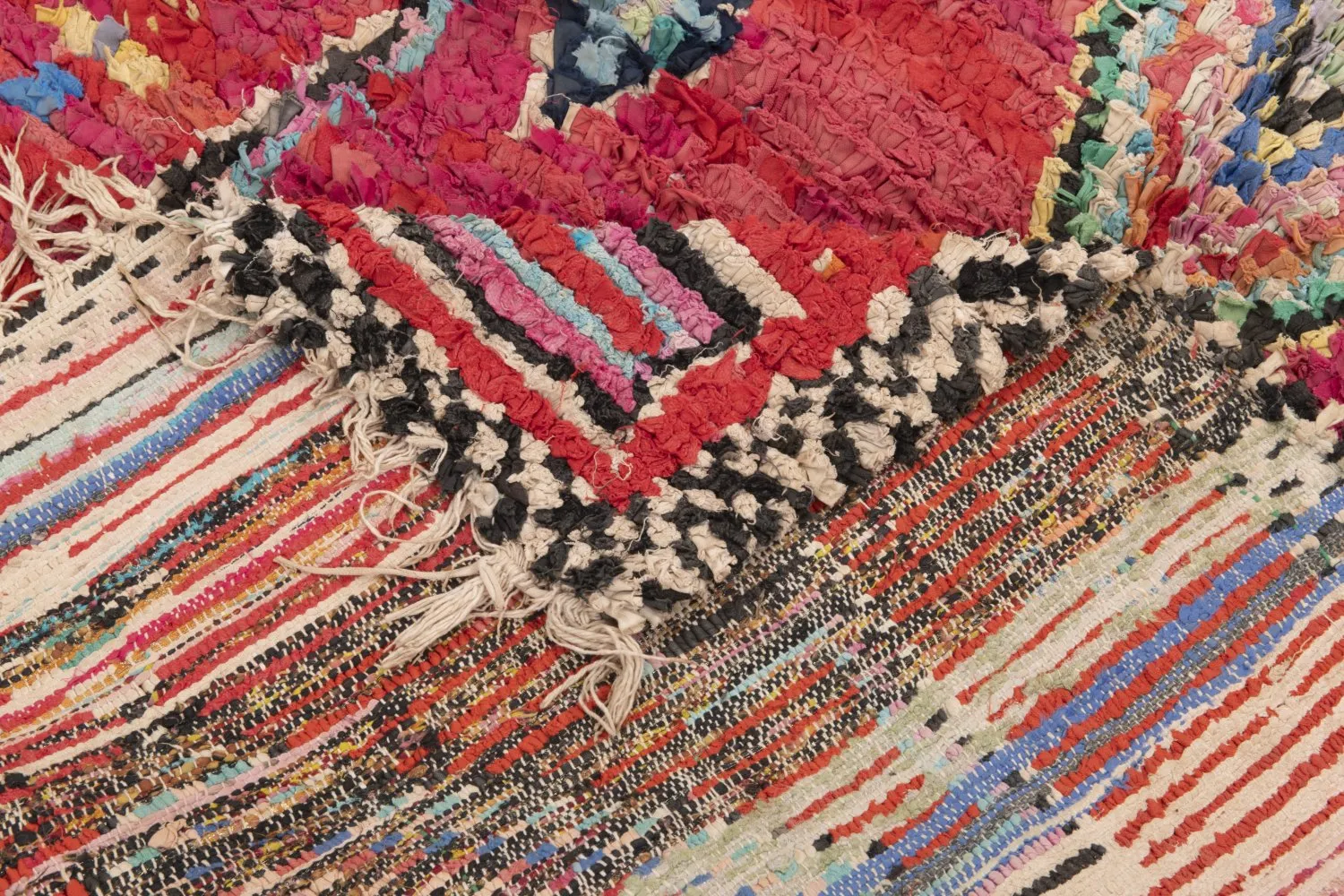 Marokkolainen Kilim matto Boucherouite 185 x 110 cm