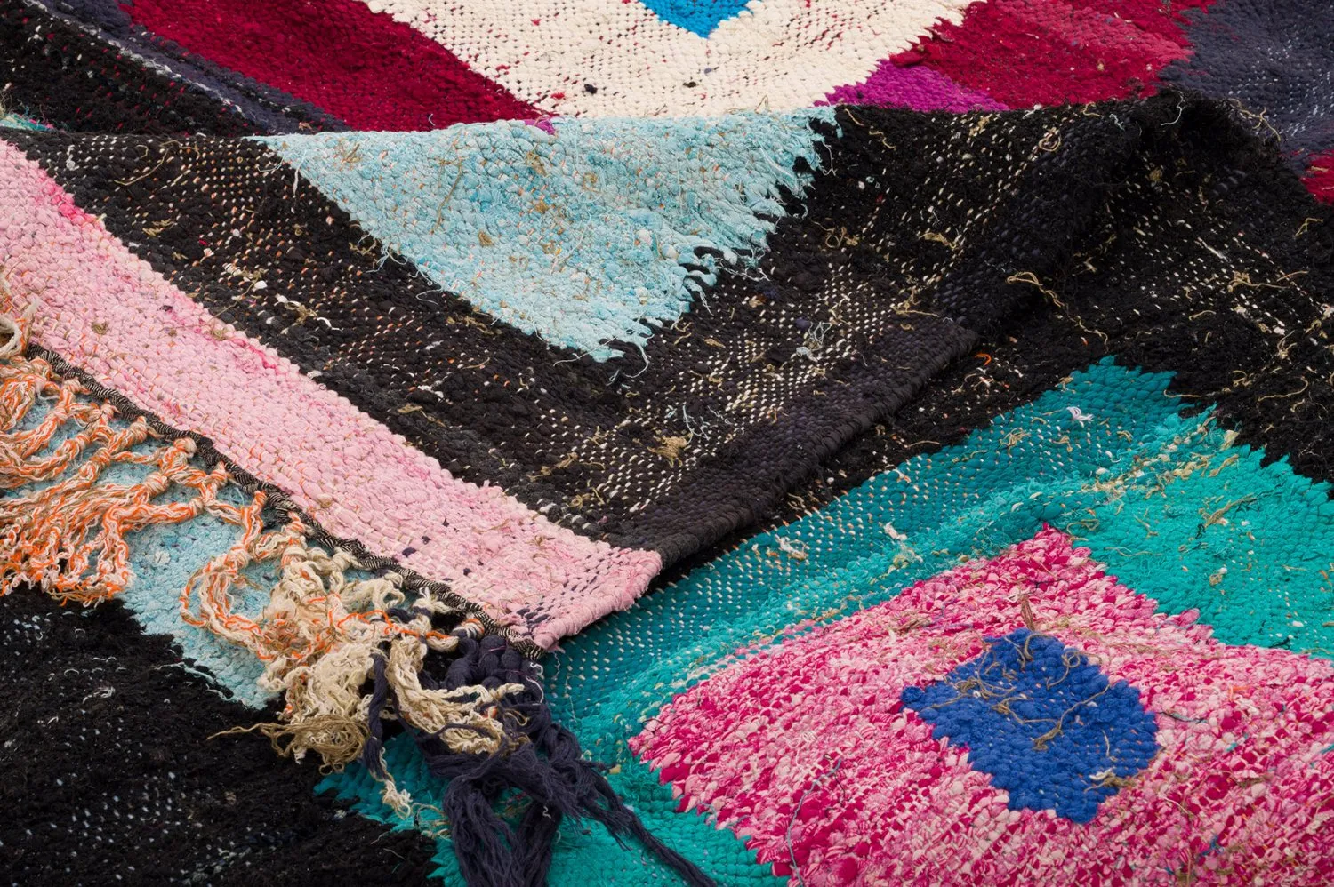 Marokkolainen Kilim matto Boucherouite 140 x 225 cm