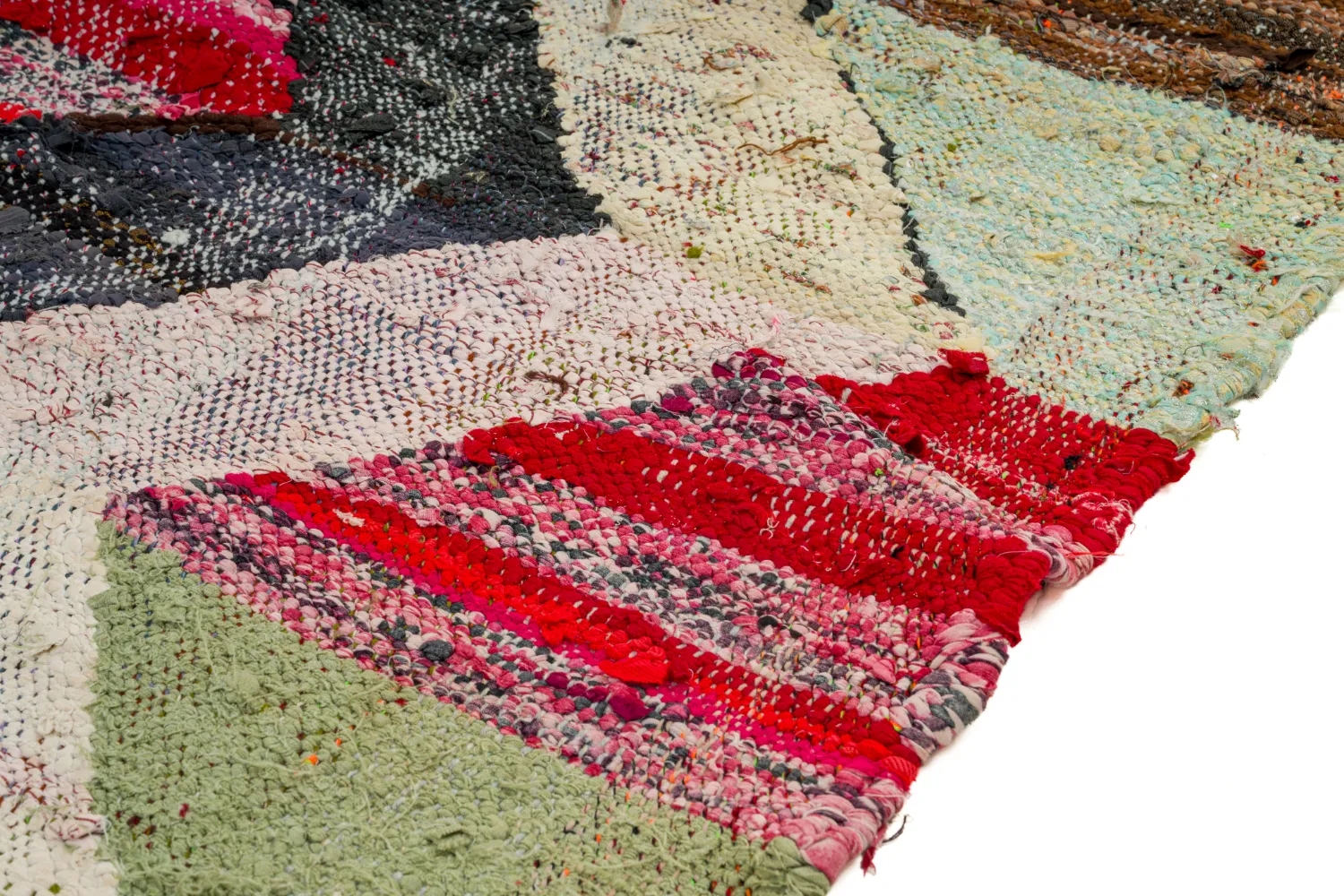 Marokkolainen Kilim matto Boucherouite 135 x 230 cm