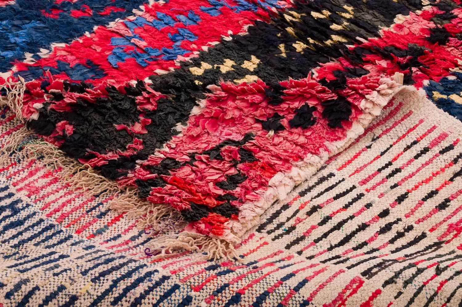 Marokkolainen Kilim matto Boucherouite 135 x 205 cm