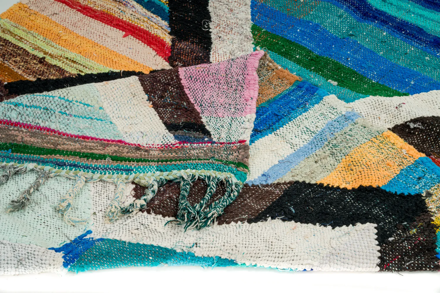 Marokkolainen Kilim matto Boucherouite 135 x 235 cm