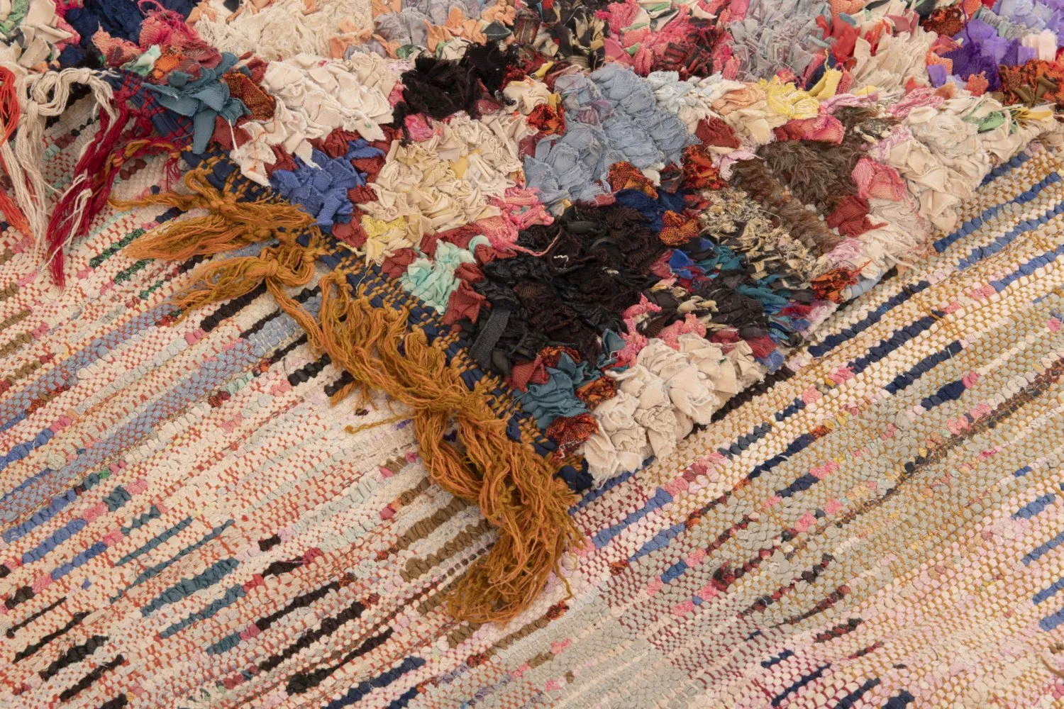 Marokkolainen Kilim matto Boucherouite 295 x 120 cm