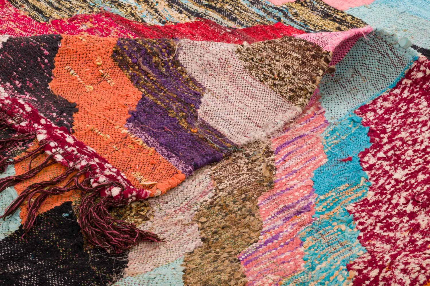Marokkolainen Kilim matto Boucherouite 125 x 250 cm
