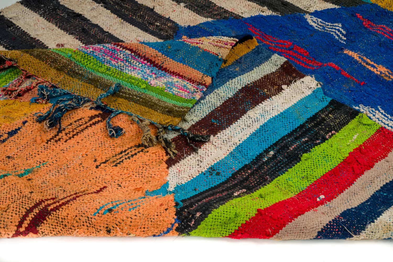 Marokkolainen Kilim matto Boucherouite 135 x 230 cm