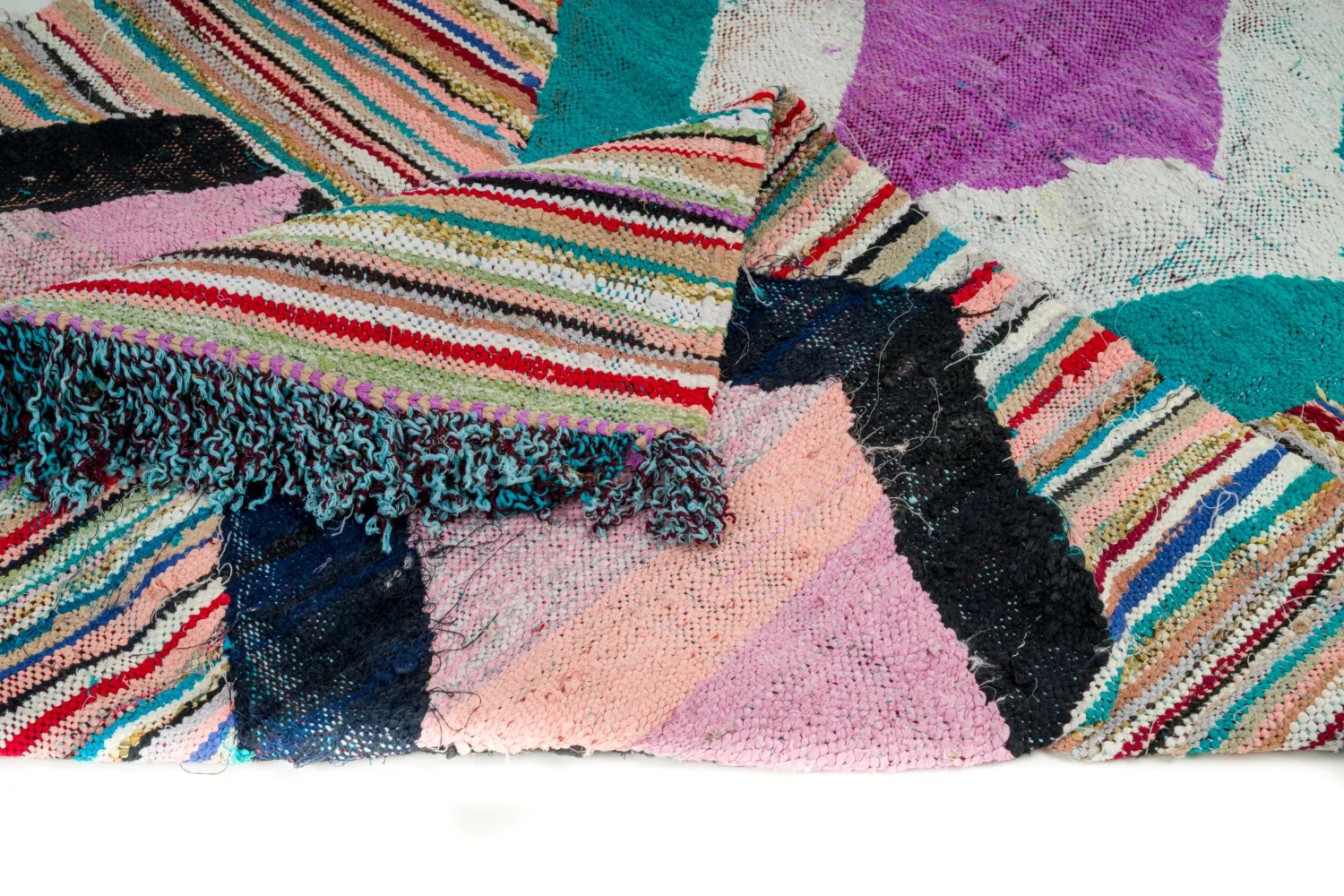 Marokkolainen Kilim matto Boucherouite 140 x 255 cm
