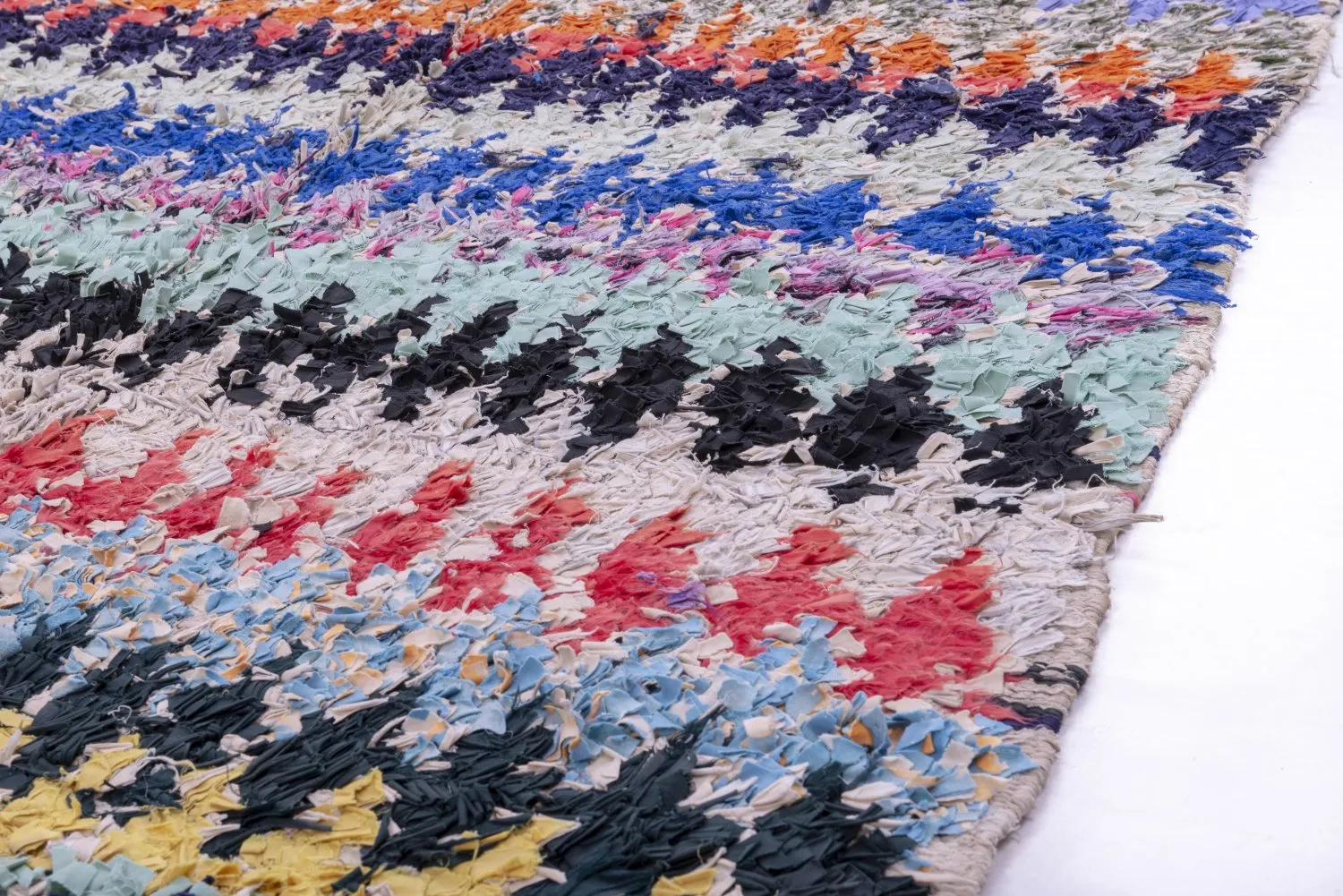 Marokkolainen Kilim matto Boucherouite 230 x 125 cm