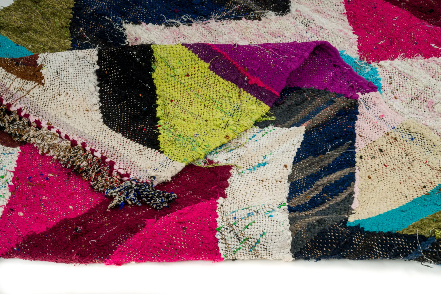 Marokkolainen Kilim matto Boucherouite 135 x 230 cm