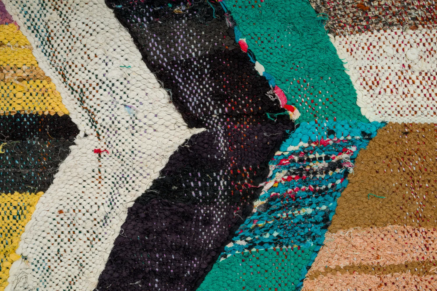 Marokkolainen Kilim matto Boucherouite 135 x 245 cm