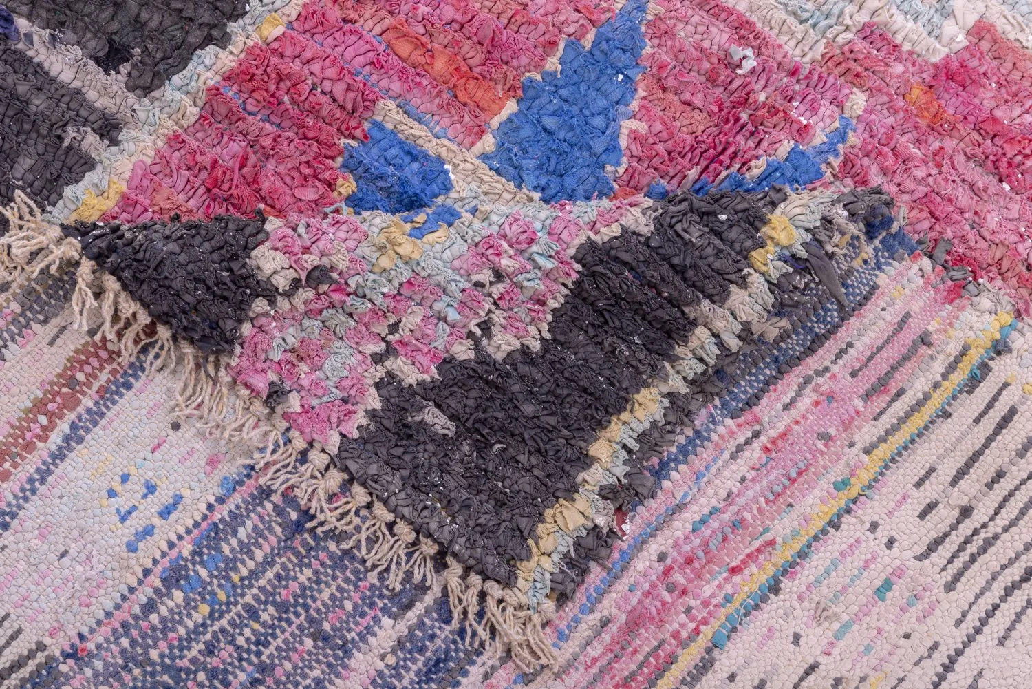 Marokkolainen Kilim matto Boucherouite 225 x 130 cm