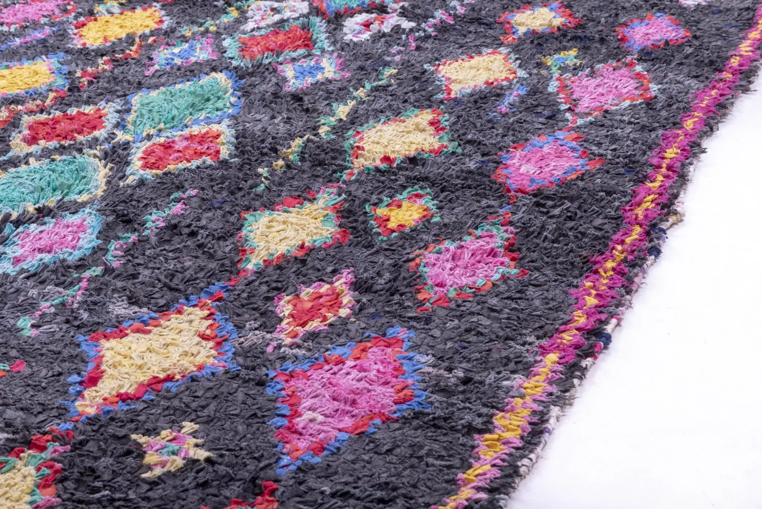 Marokkolainen Kilim matto Boucherouite 240 x 135 cm