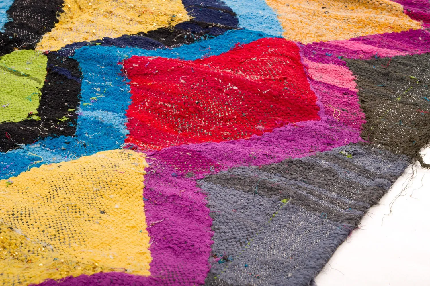 Marokkolainen Kilim matto Boucherouite 140 x 275 cm