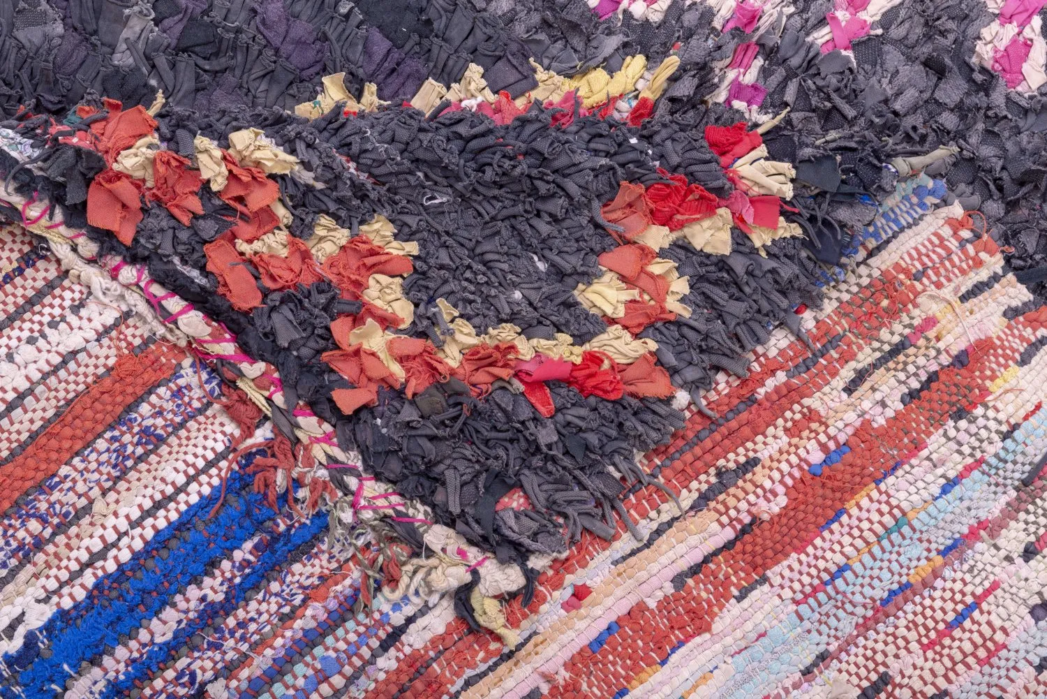 Marokkolainen Kilim matto Boucherouite 265 x 165 cm