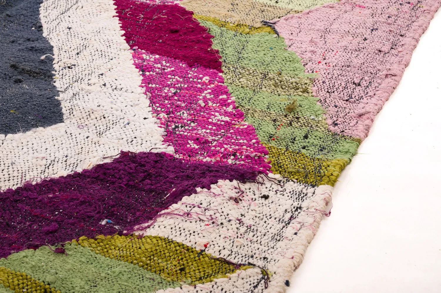 Marokkolainen Kilim matto Boucherouite 130 x 240 cm