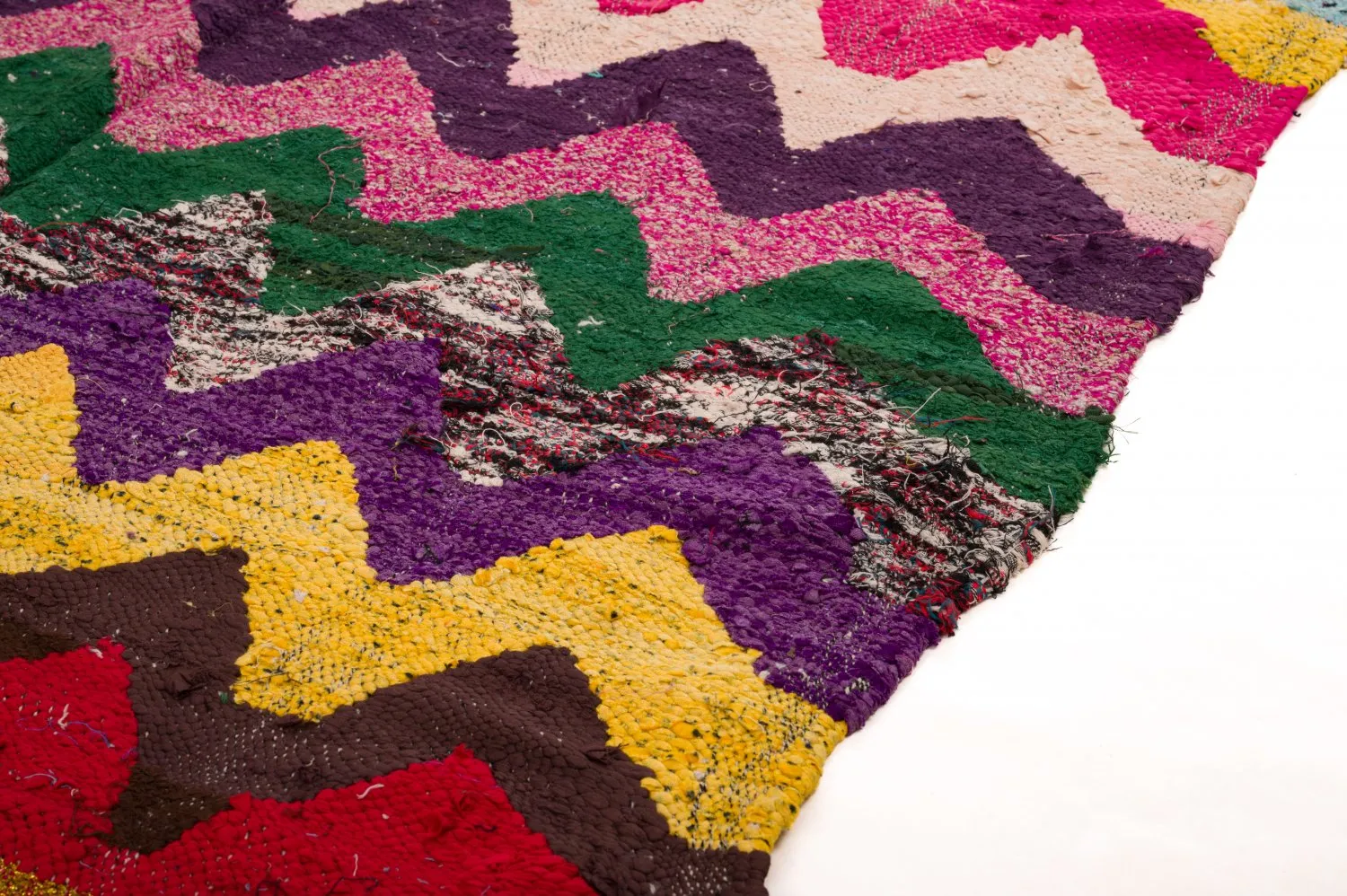 Marokkolainen Kilim matto Boucherouite 125 x 235 cm