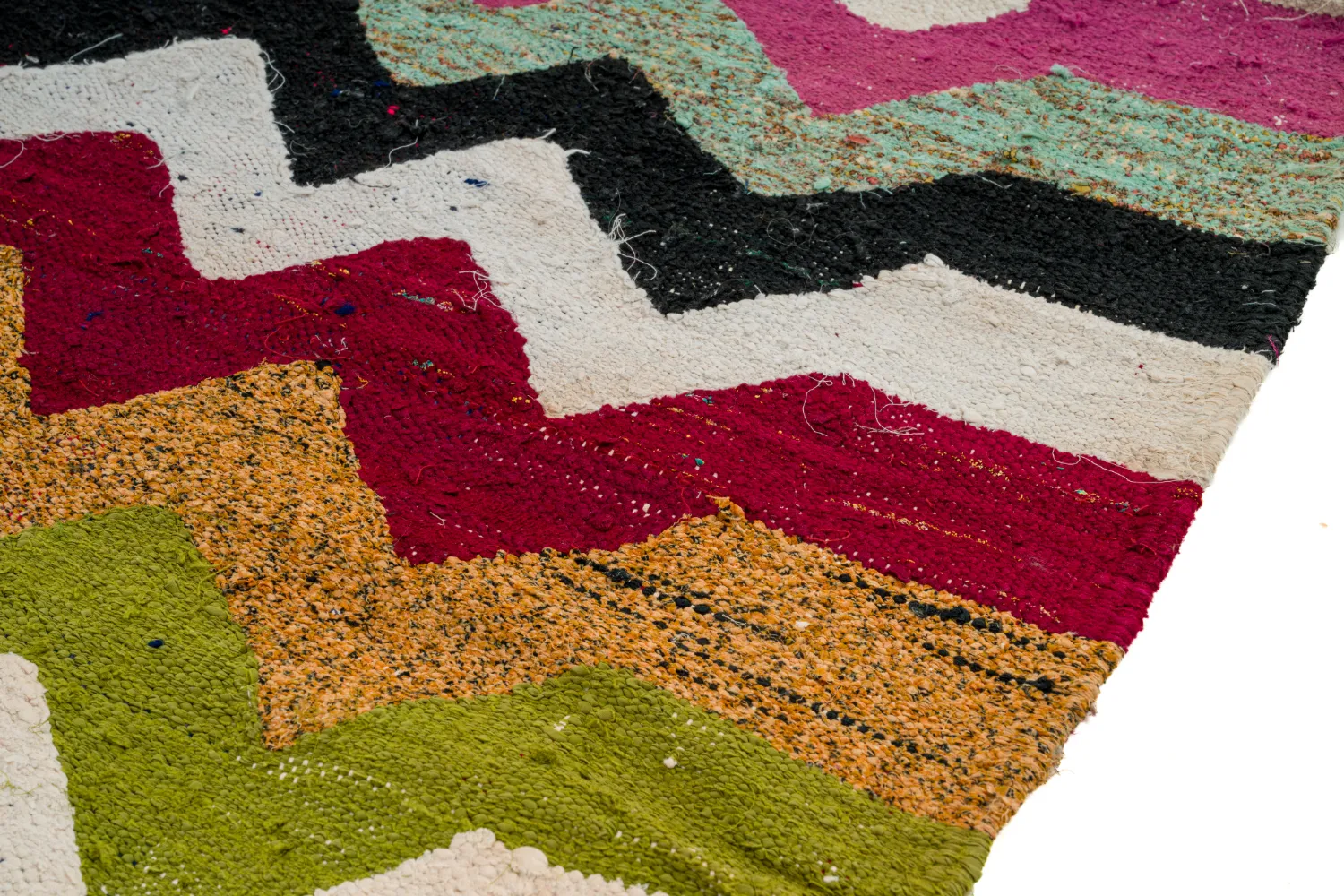 Marokkolainen Kilim matto Boucherouite 120 x 235 cm