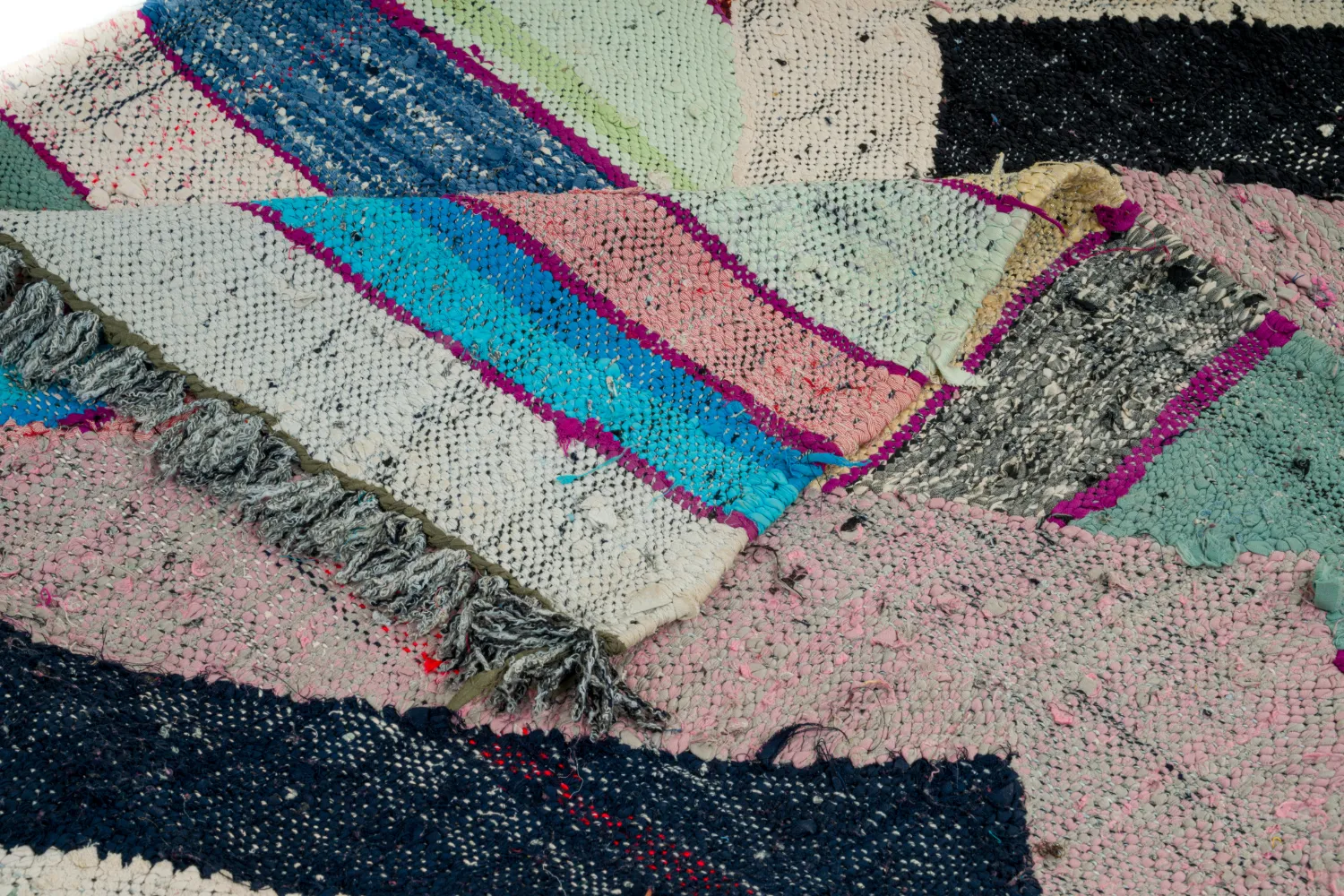 Marokkolainen Kilim matto Boucherouite 130 x 230 cm
