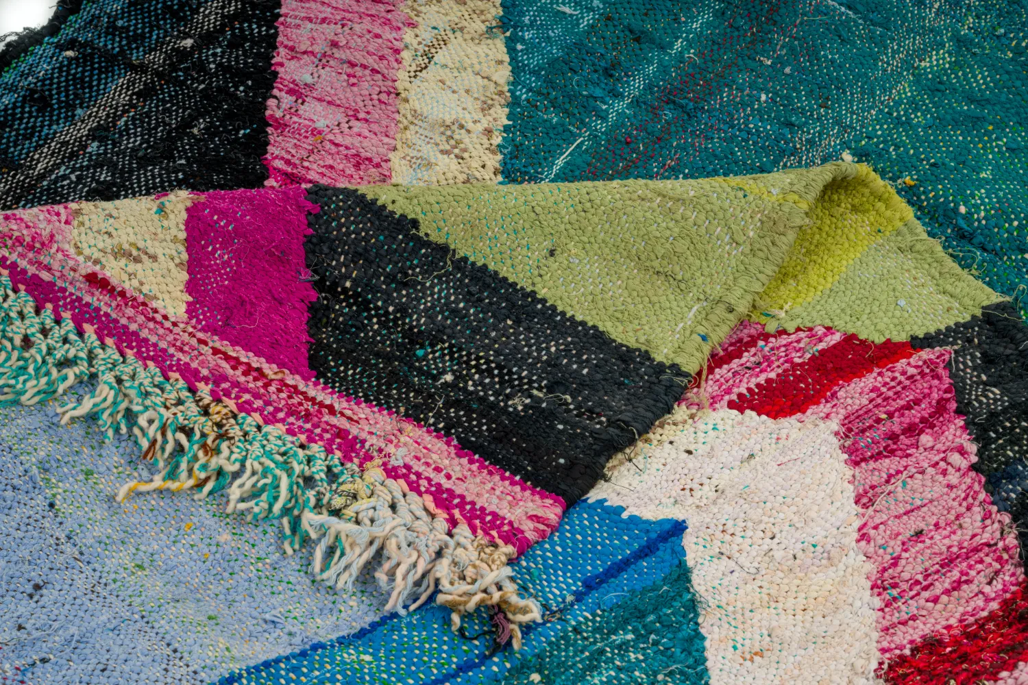 Marokkolainen Kilim matto Boucherouite 125 x 240 cm