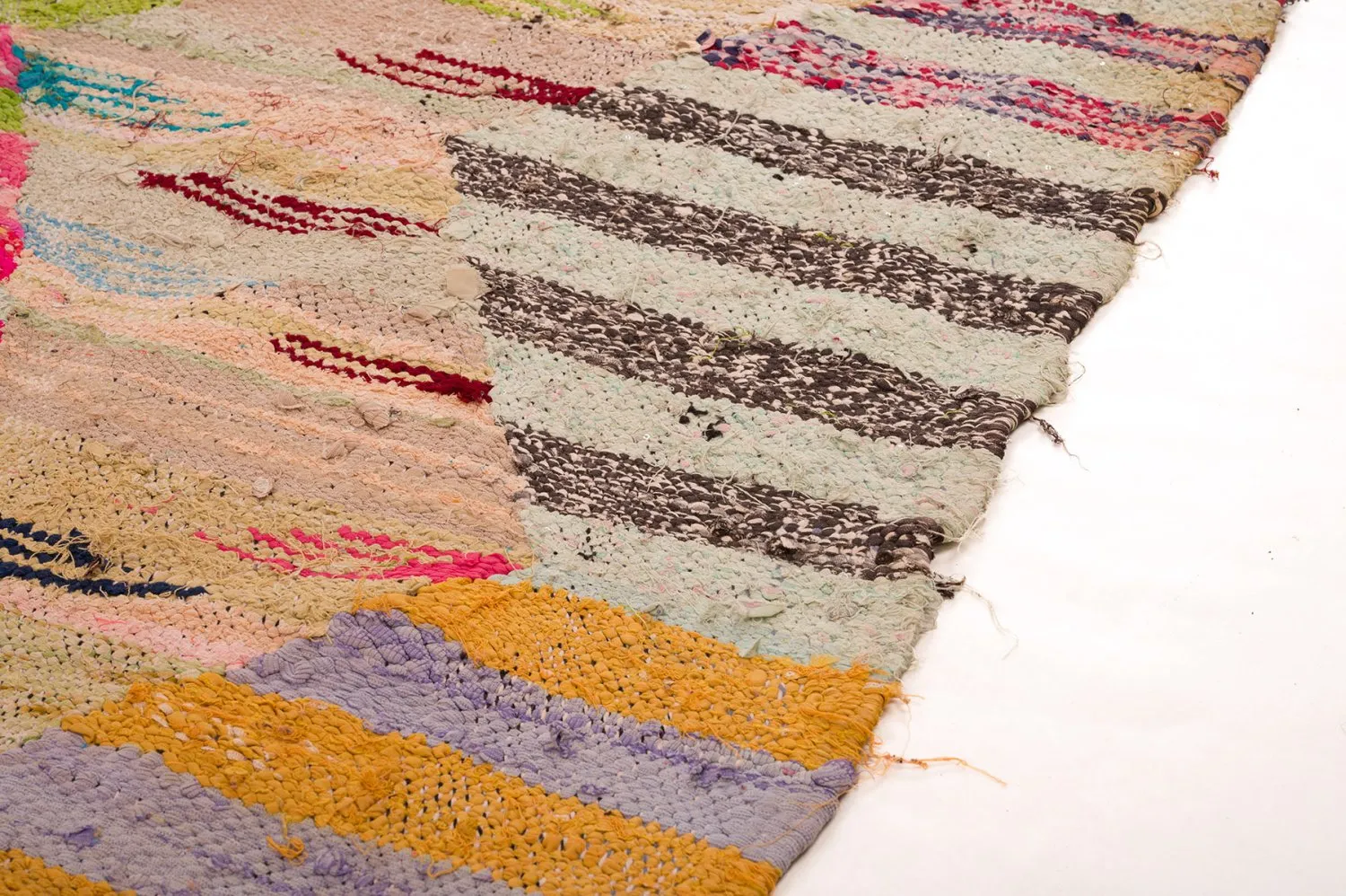 Marokkolainen Kilim matto Boucherouite 140 x 250 cm