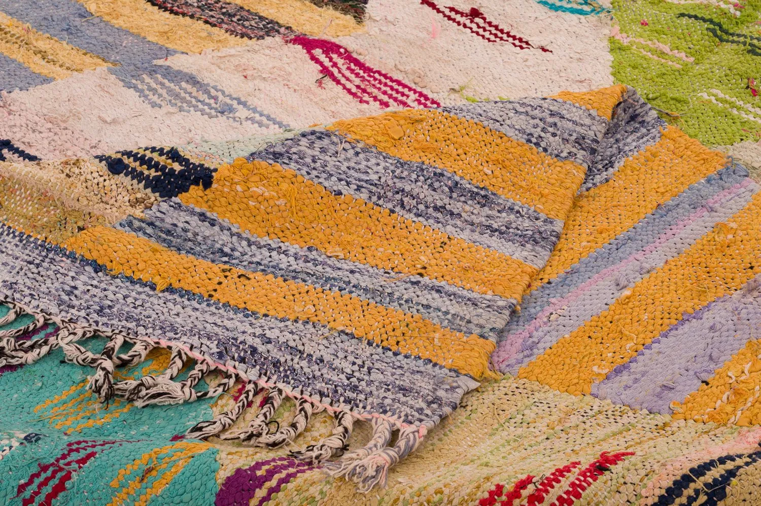 Marokkolainen Kilim matto Boucherouite 140 x 250 cm