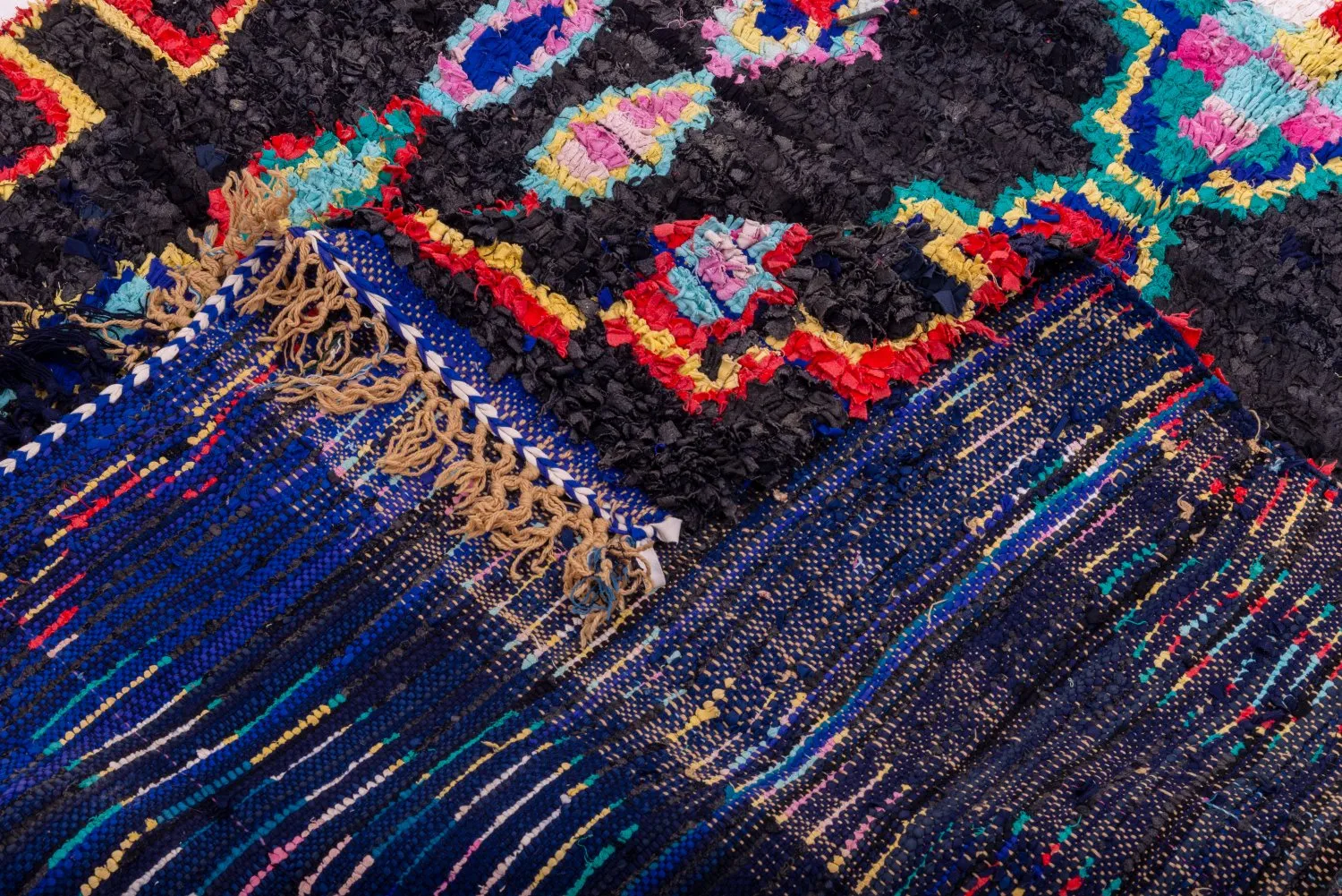Marokkolainen Kilim matto Boucherouite 265 x 145 cm
