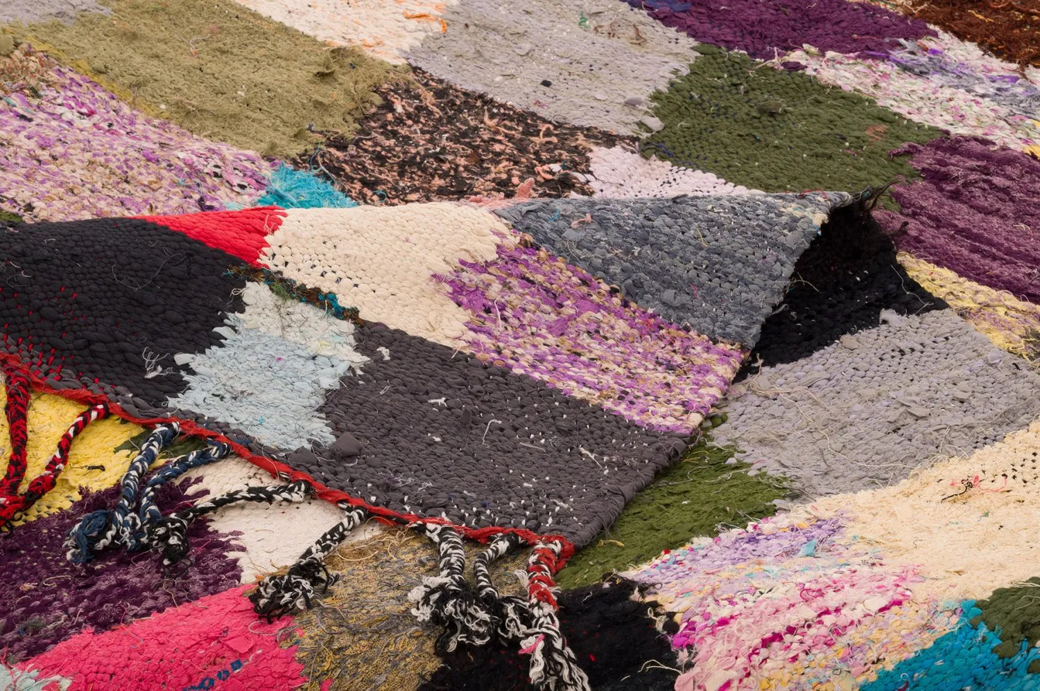 Marokkolainen Kilim matto Boucherouite 135 x 275 cm