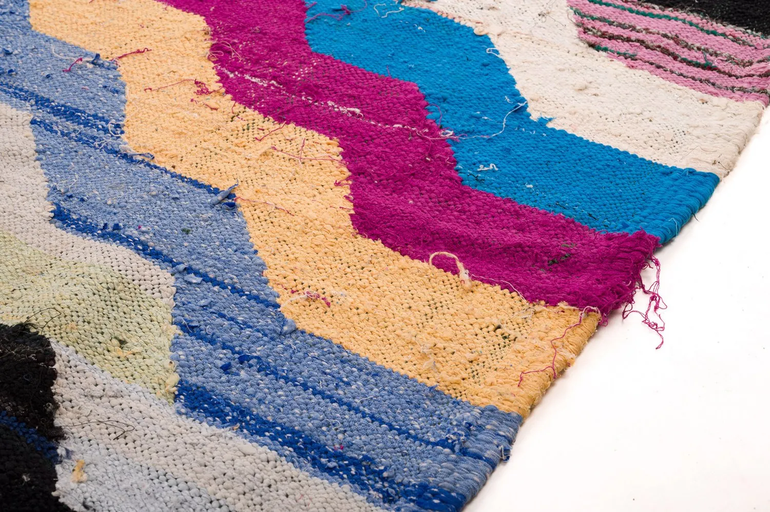 Marokkolainen Kilim matto Boucherouite 150 x 255 cm