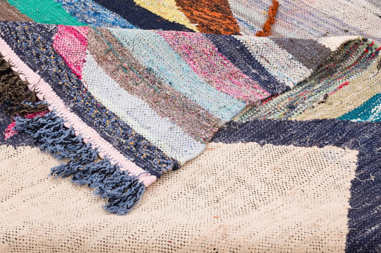 Marokkolainen Kilim matto Boucherouite 130 x 250 cm