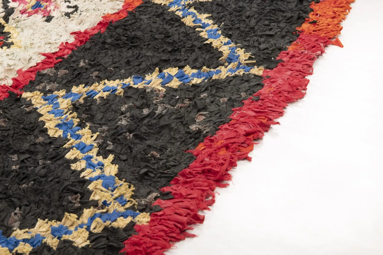 Marokkolainen Kilim matto Boucherouite 335 x 125 cm