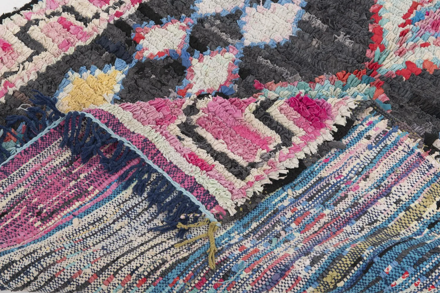 Marokkolainen Kilim matto Boucherouite 310 x 130 cm