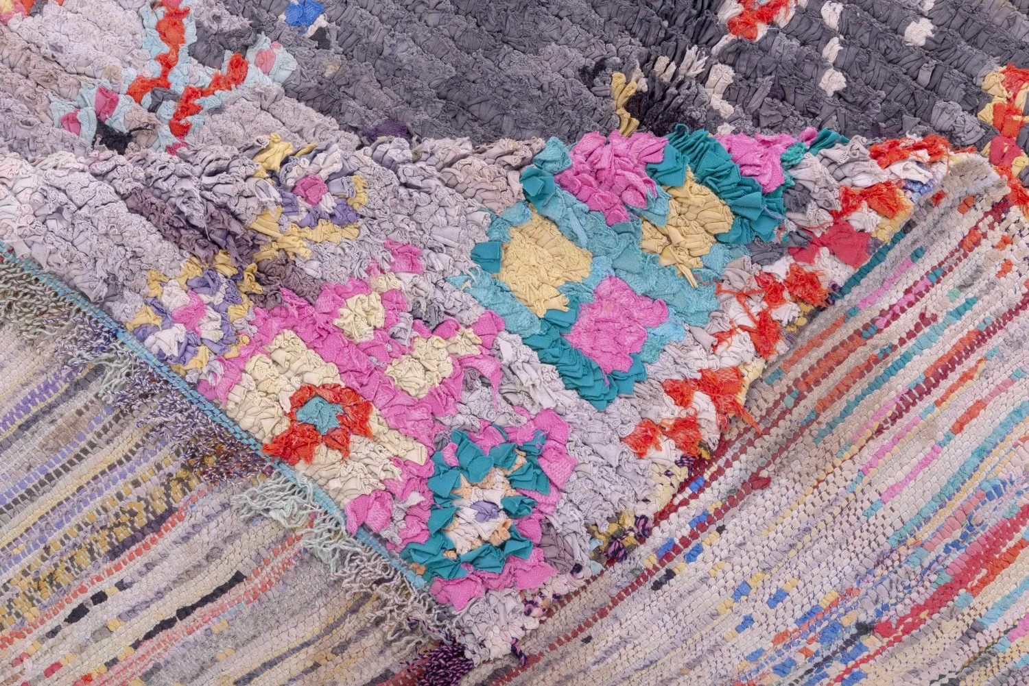 Marokkolainen Kilim matto Boucherouite 230 x 125 cm