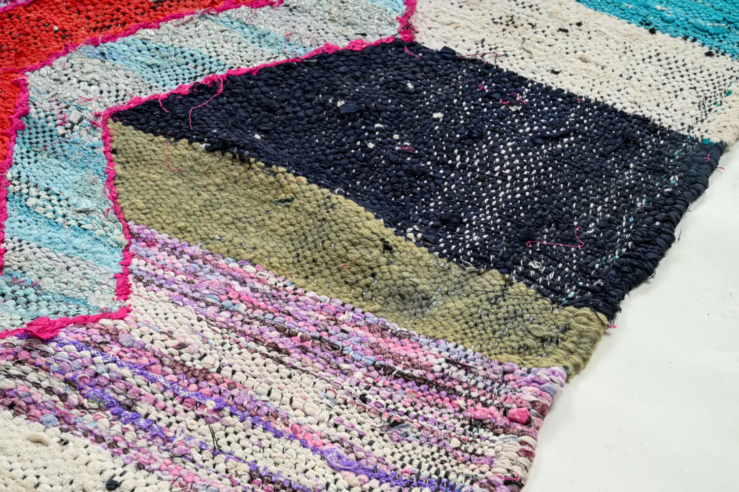 Marokkolainen Kilim matto Boucherouite 115 x 220 cm