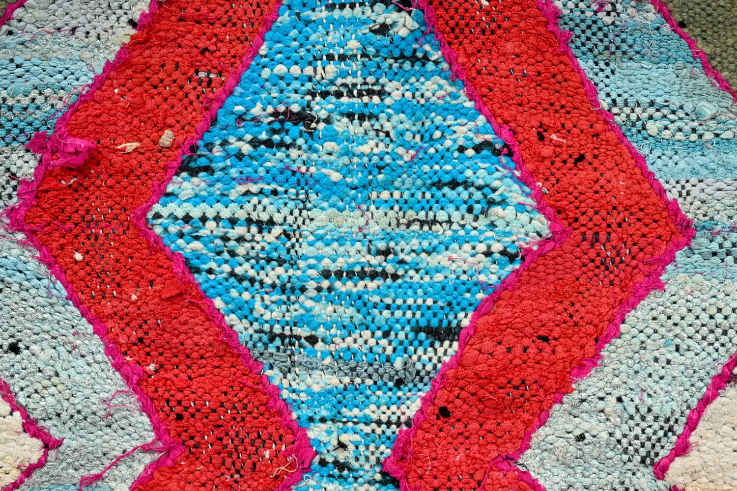 Marokkolainen Kilim matto Boucherouite 115 x 220 cm