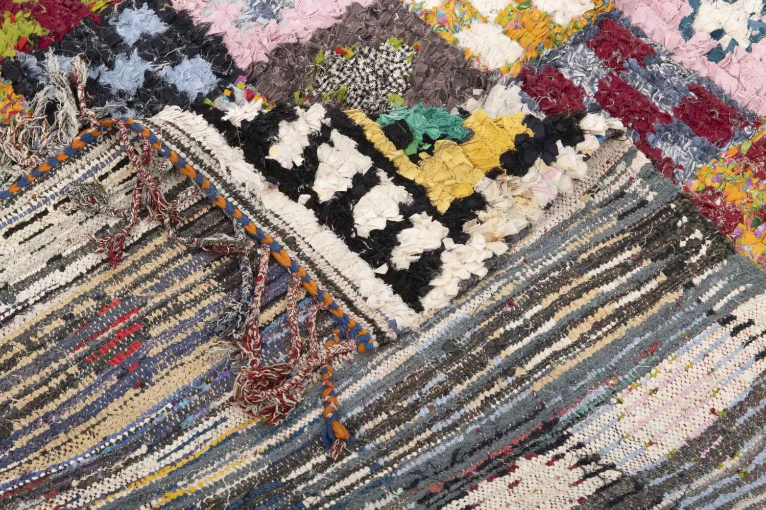 Marokkolainen Kilim matto Boucherouite 250 x 165 cm