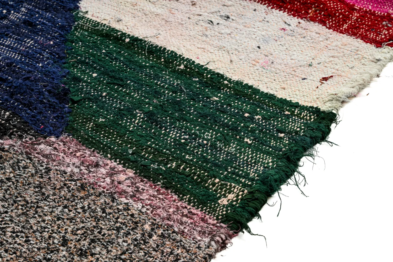 Marokkolainen Kilim matto Boucherouite 135 x 240 cm