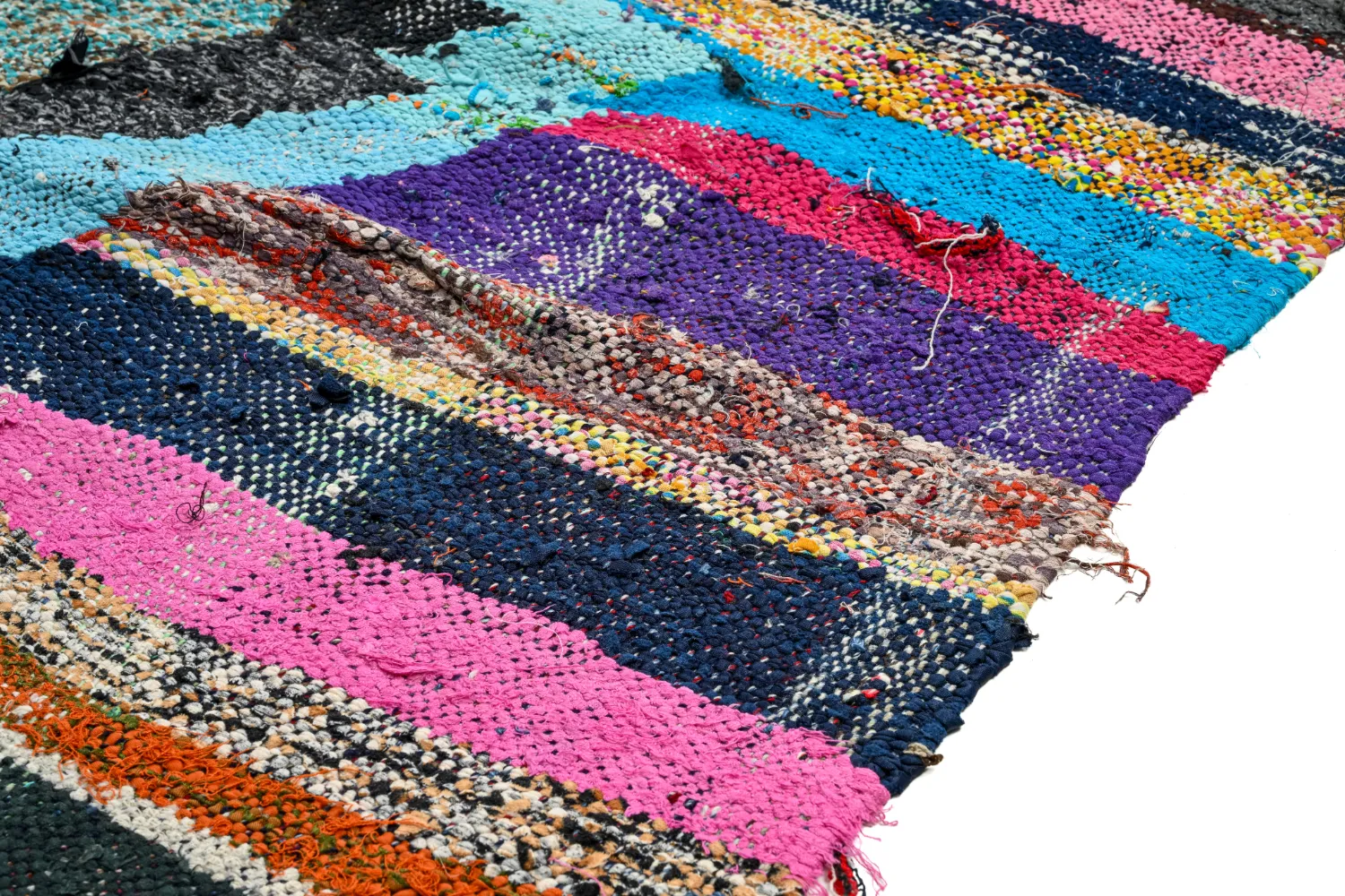 Marokkolainen Kilim matto Boucherouite 135 x 235 cm