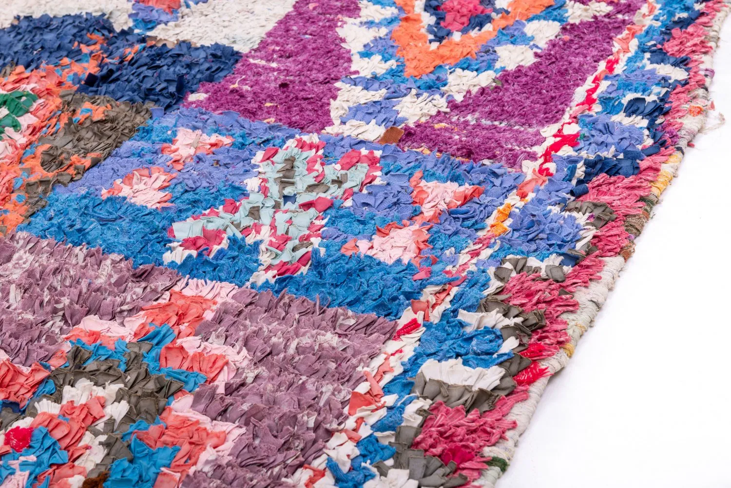 Marokkolainen Kilim matto Boucherouite 225 x 115 cm