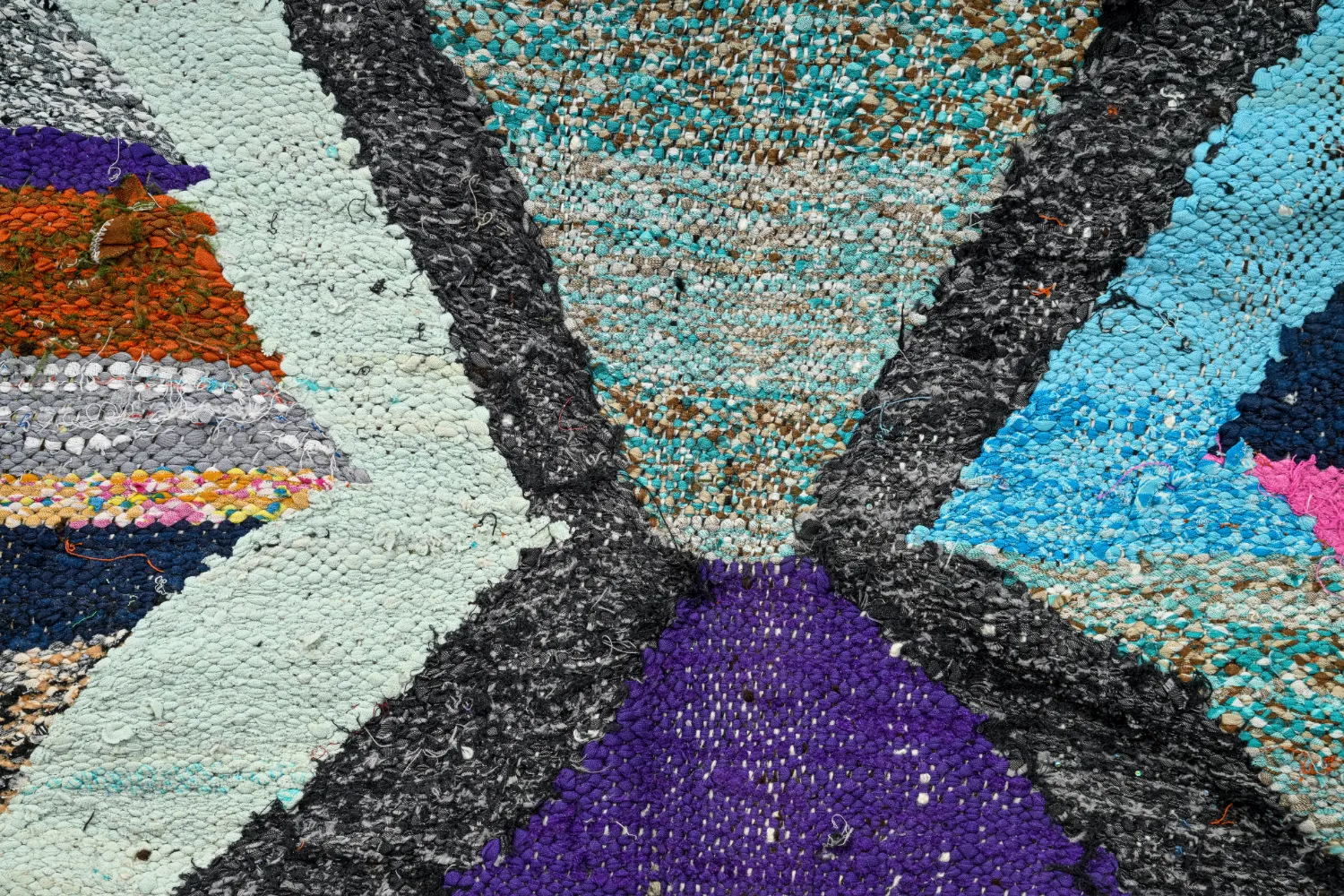 Marokkolainen Kilim matto Boucherouite 135 x 235 cm