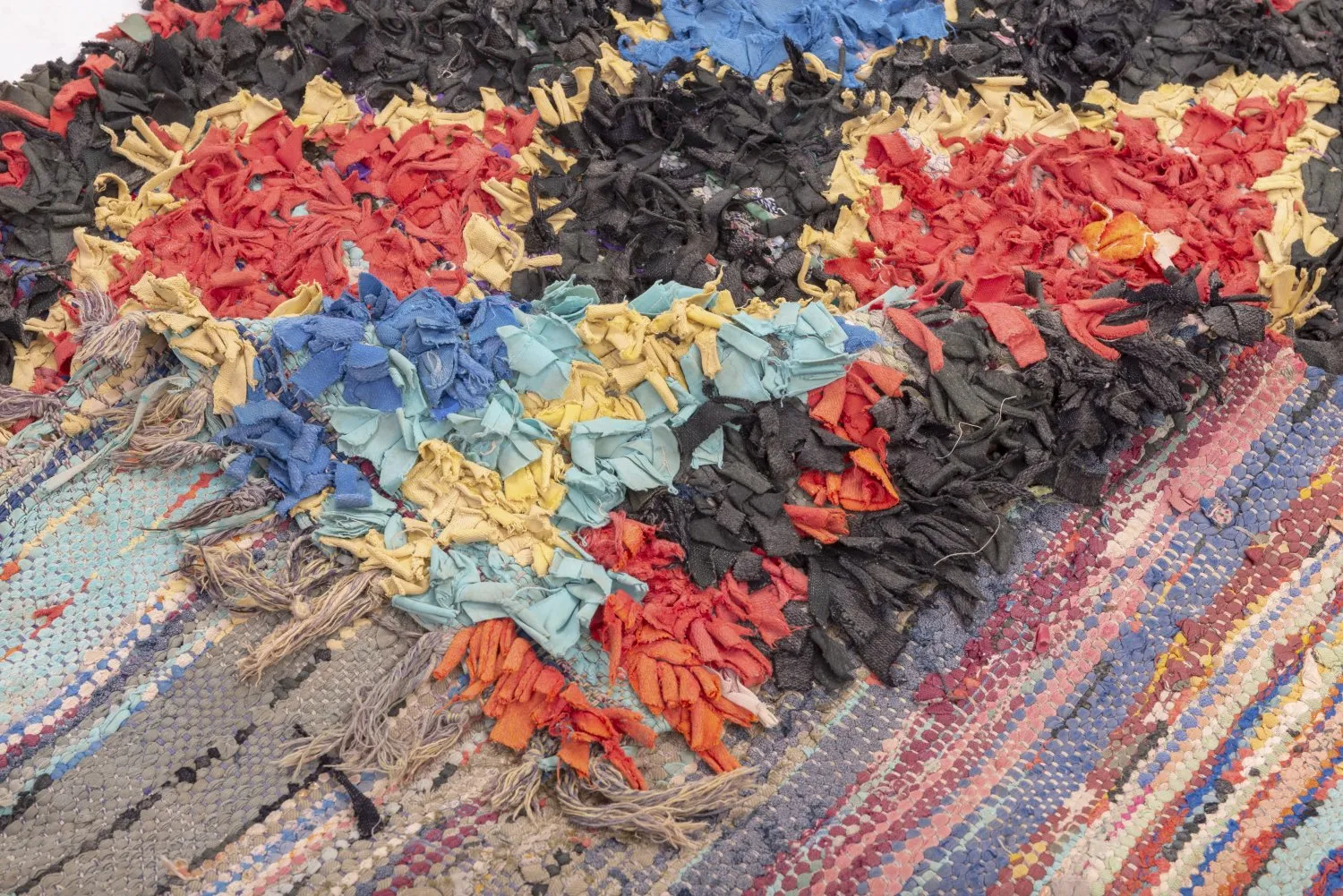 Marokkolainen Kilim matto Boucherouite 260 x 125 cm