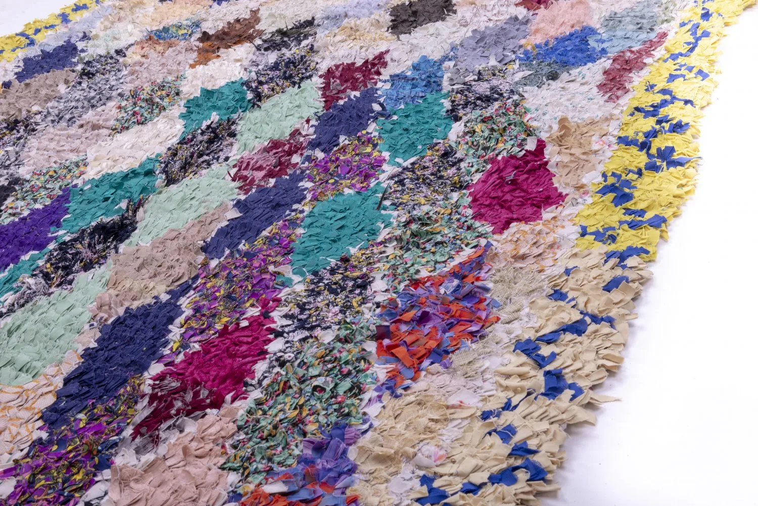 Marokkolainen Kilim matto Boucherouite 225 x 135 cm