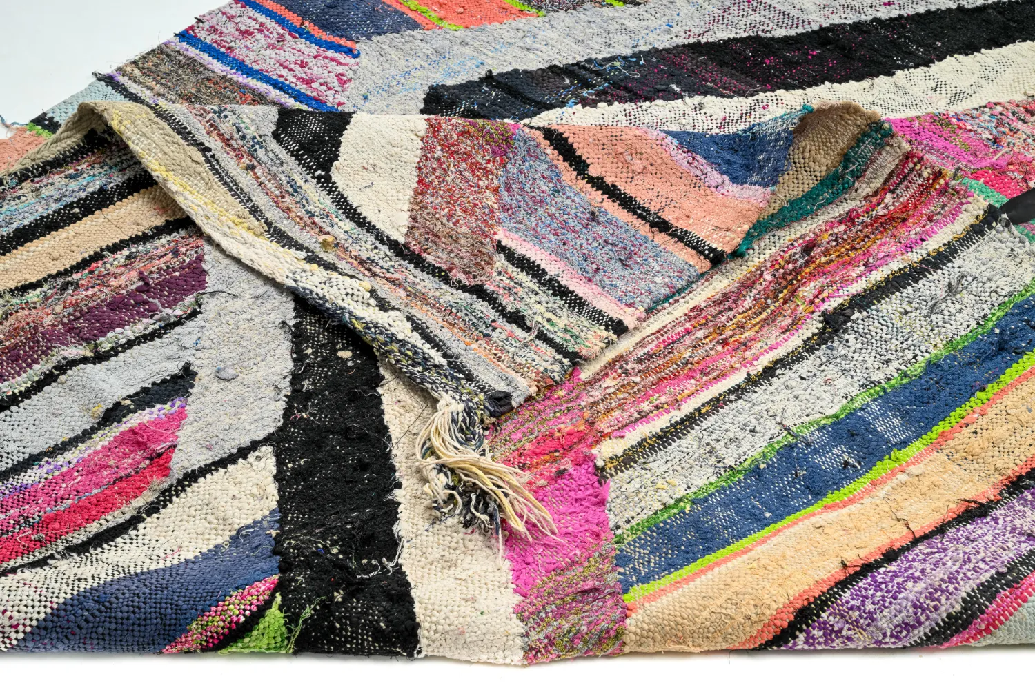 Marokkolainen Kilim matto Boucherouite 135 x 240 cm