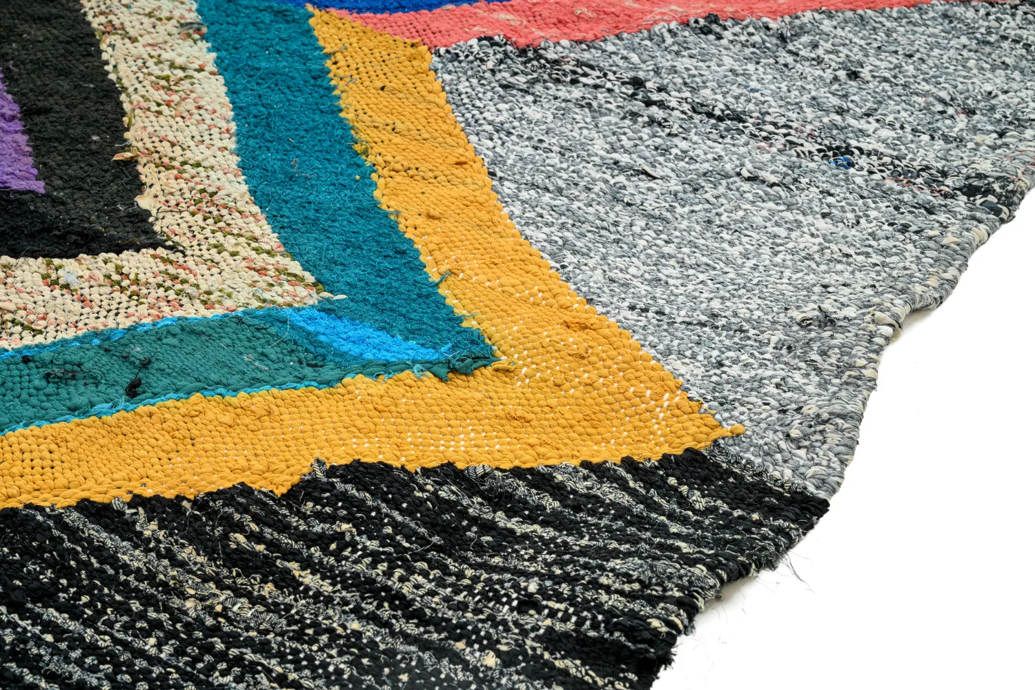 Marokkolainen Kilim matto Boucherouite 140 x 235 cm