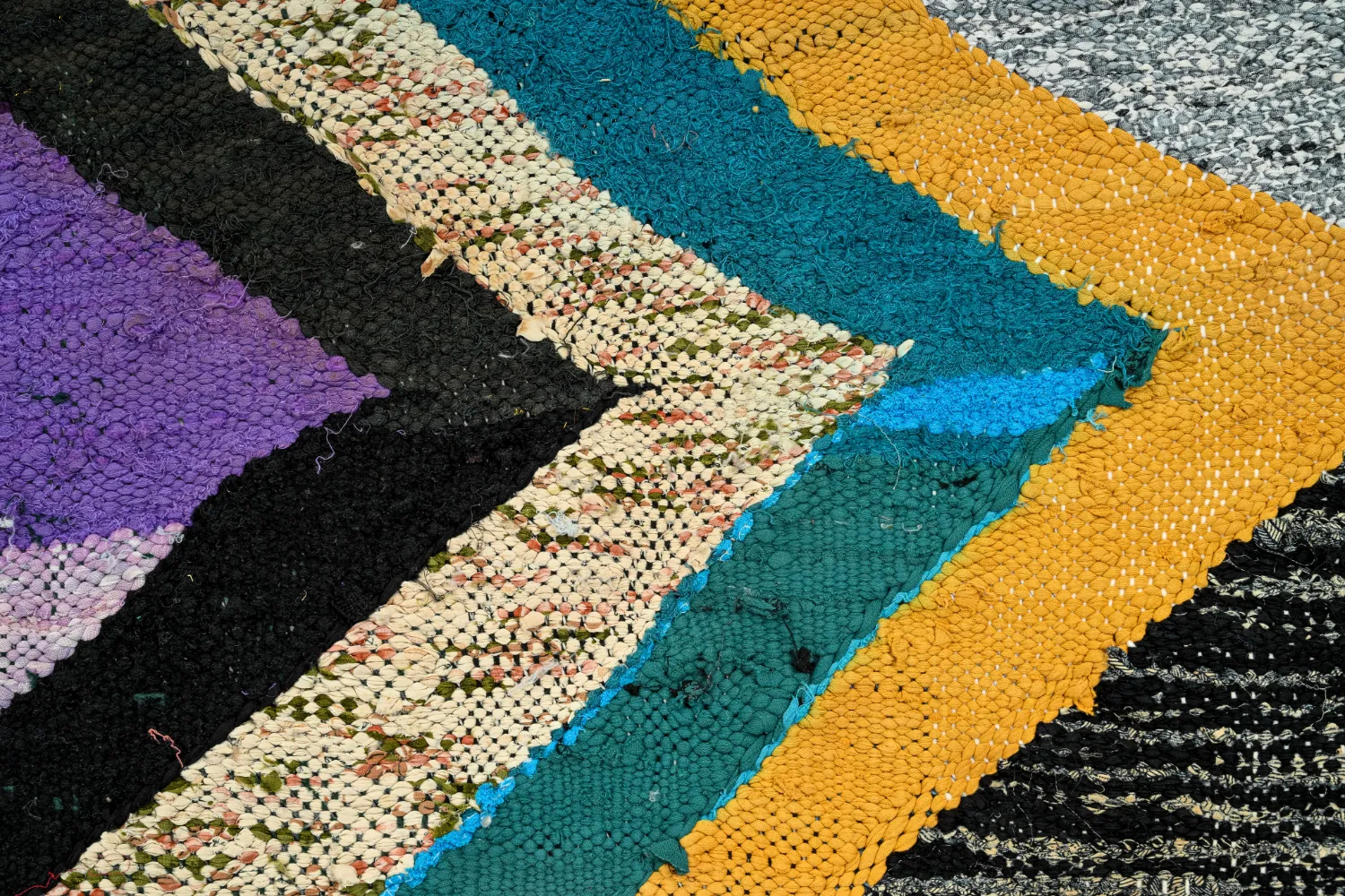 Marokkolainen Kilim matto Boucherouite 140 x 235 cm
